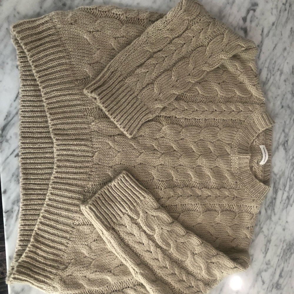 Women’s cable knit cocoon sweater